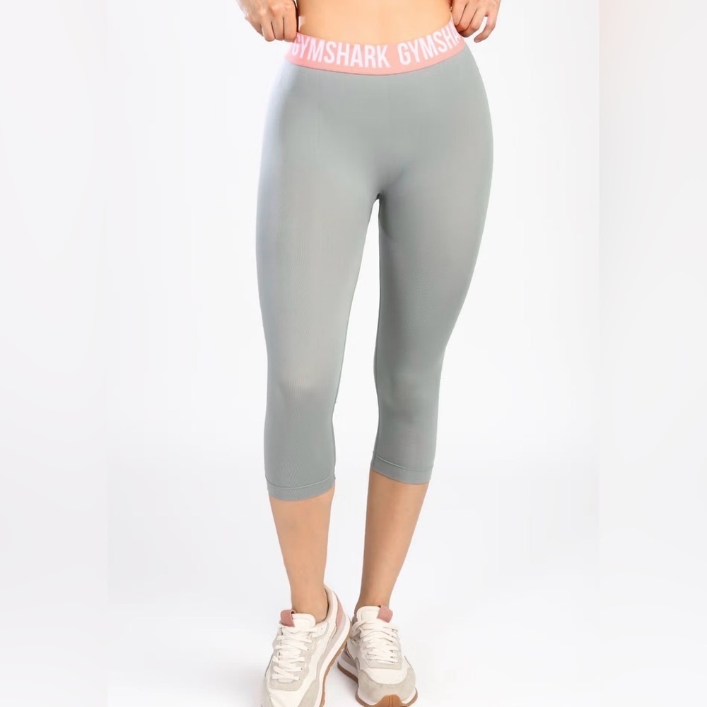 Gymshark Fit Seamless Cropped Leggings in Smokey Gray/Peach Size Medium